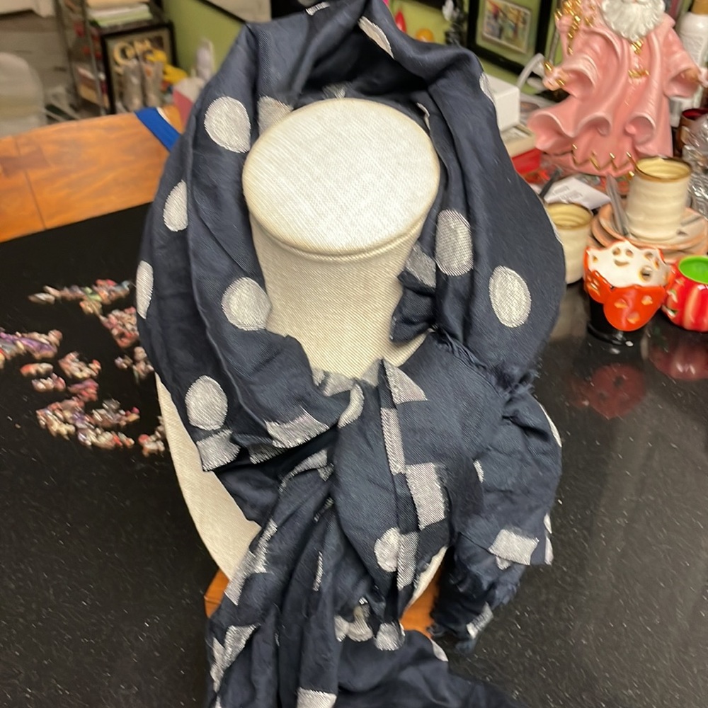 Large Scarf . - image 2